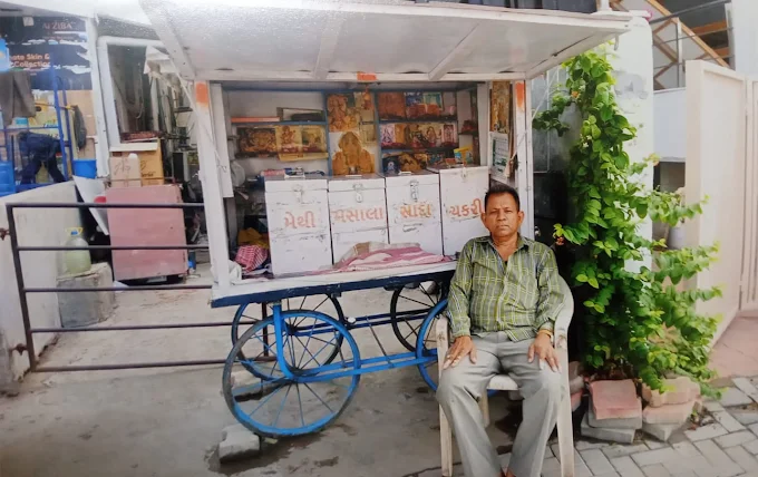 Jashvant Bhai at the Jain Khakhara stall